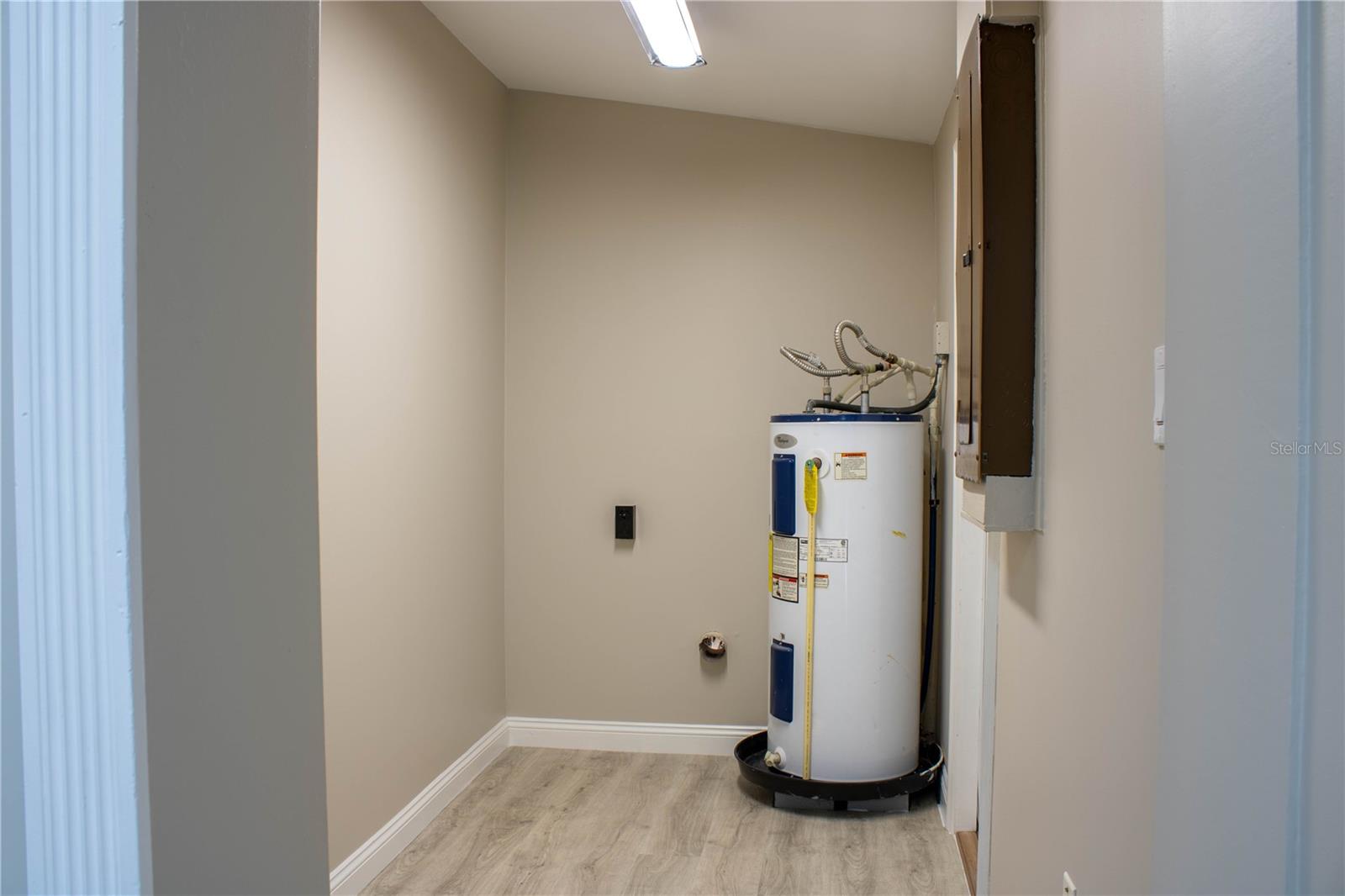 Image 24 of 34 For 1919 Alexander Drive