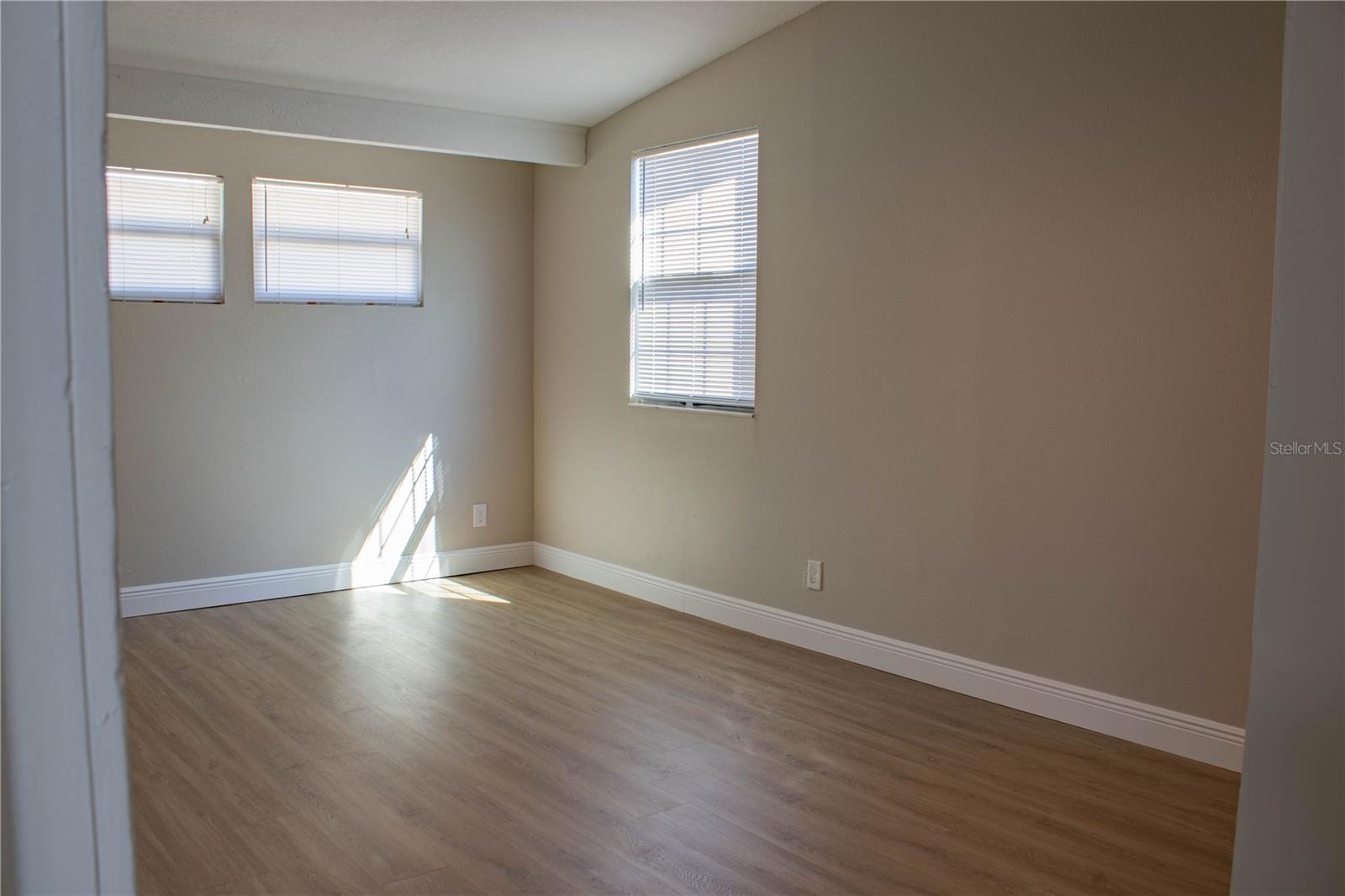 Image 25 of 34 For 1919 Alexander Drive