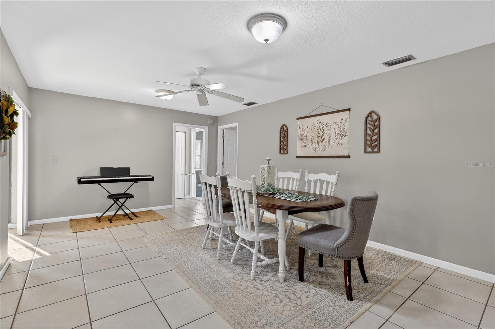 Image 16 of 51 For 4085 Old Colony Road