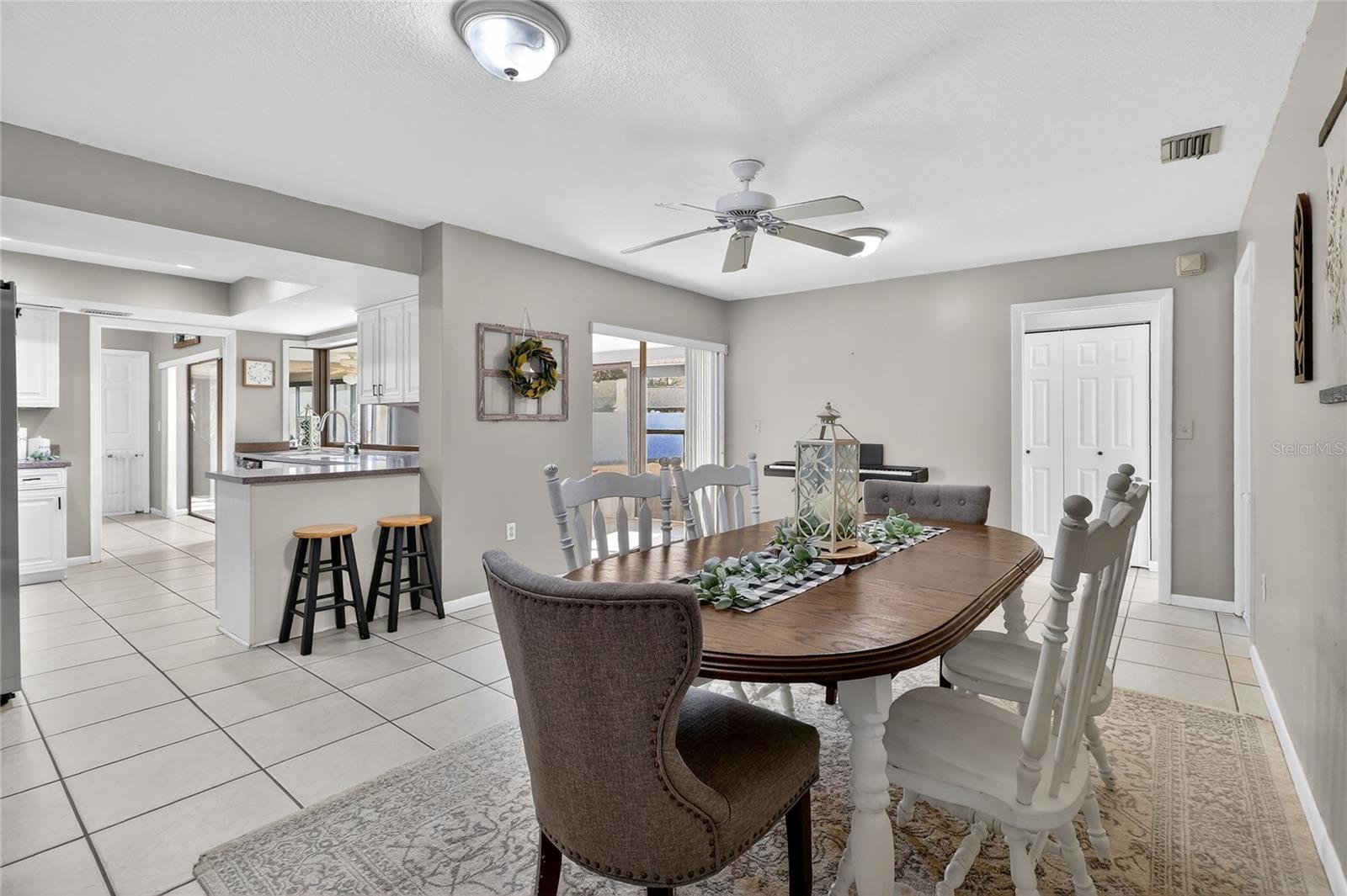 Image 17 of 51 For 4085 Old Colony Road