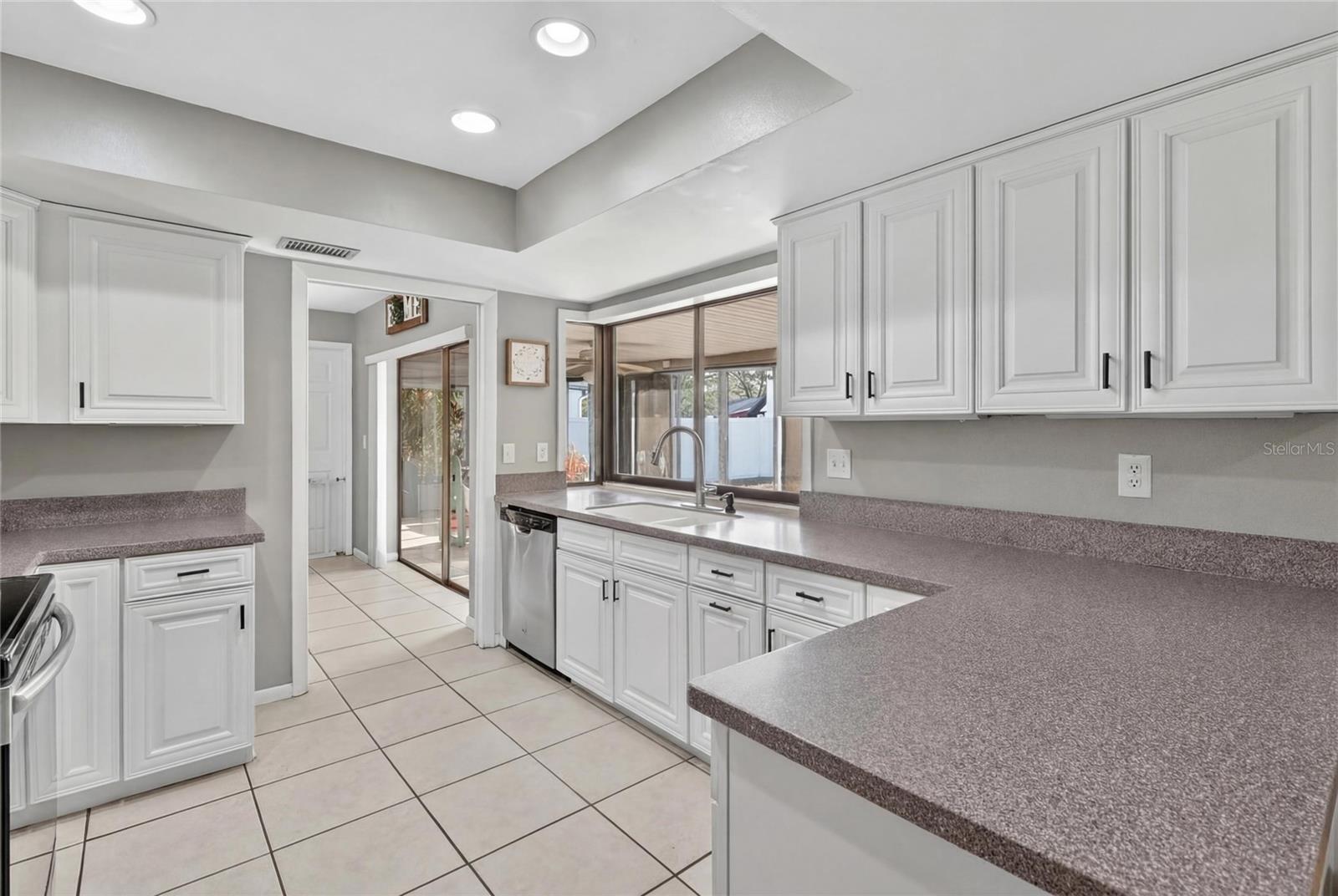 Image 22 of 51 For 4085 Old Colony Road