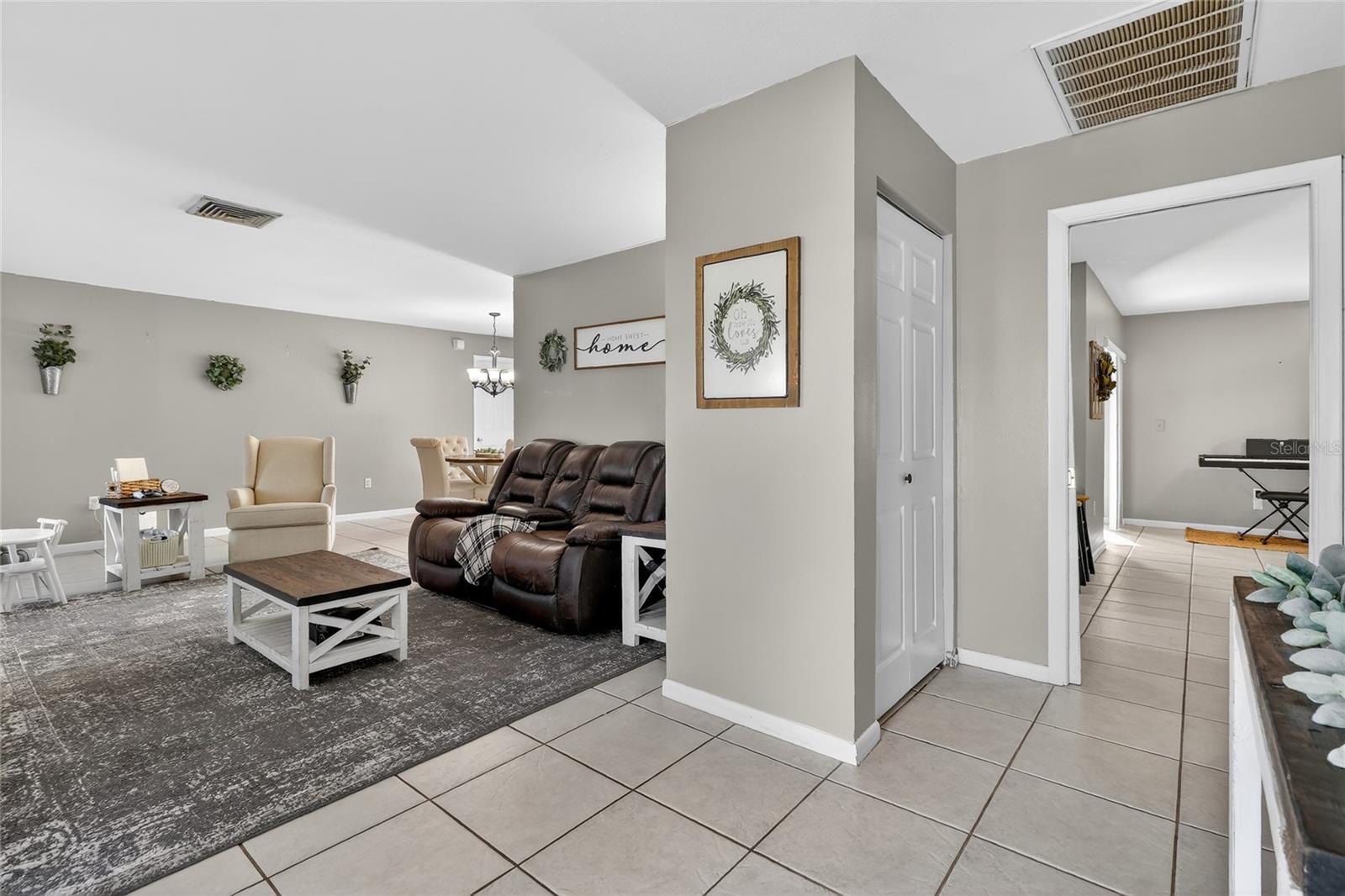 Image 9 of 51 For 4085 Old Colony Road