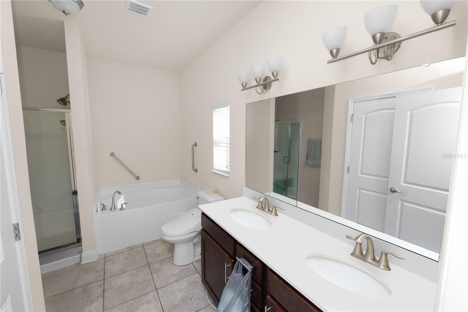 Image 25 of 51 For 829 Landmark Hills Drive