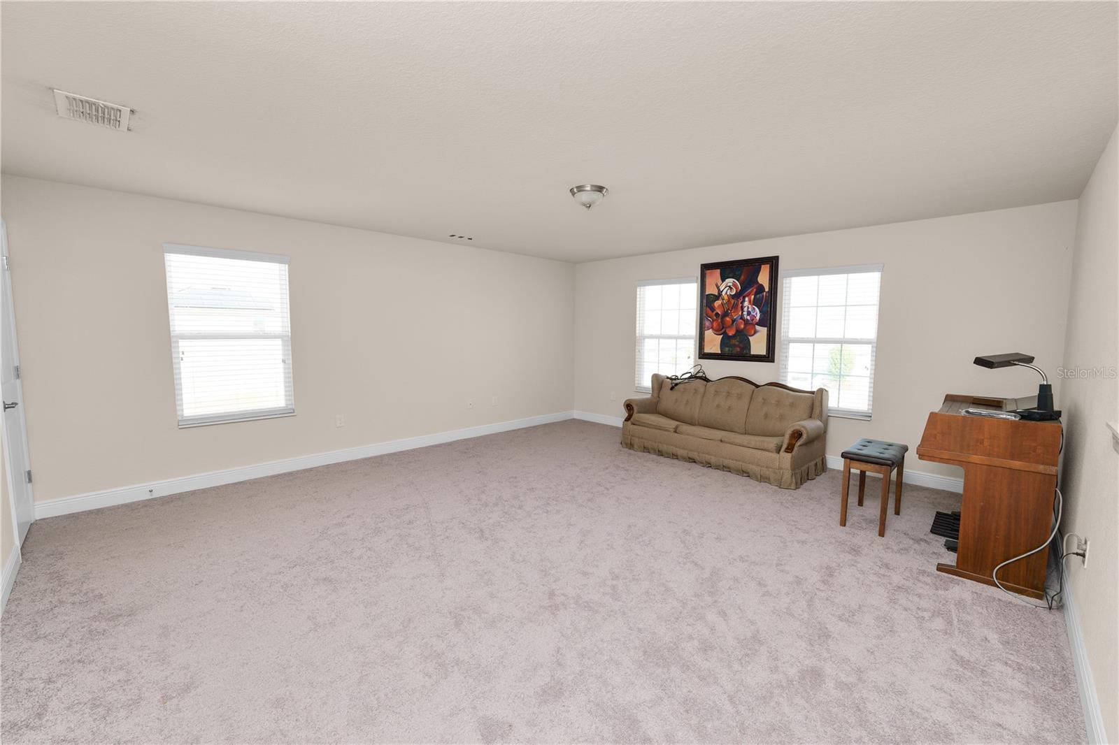 Image 28 of 51 For 829 Landmark Hills Drive