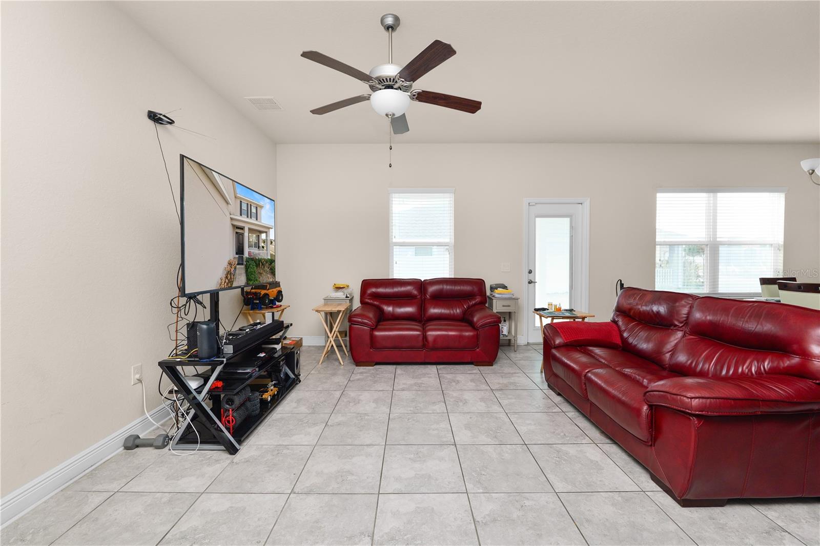 Image 9 of 51 For 829 Landmark Hills Drive