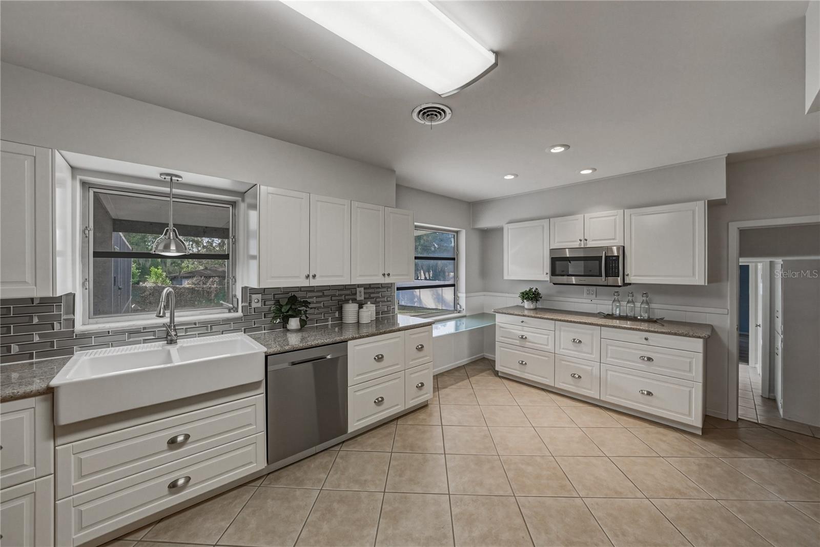 Image 16 of 74 For 2215 Woodbine Avenue