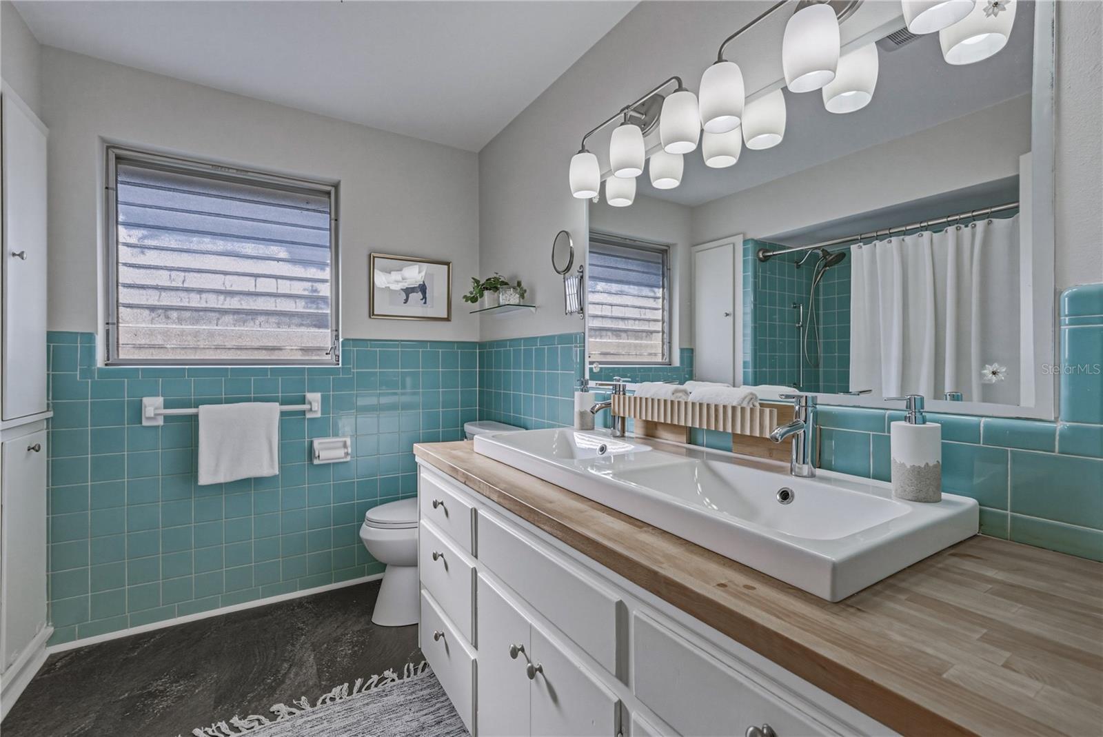 Image 31 of 74 For 2215 Woodbine Avenue