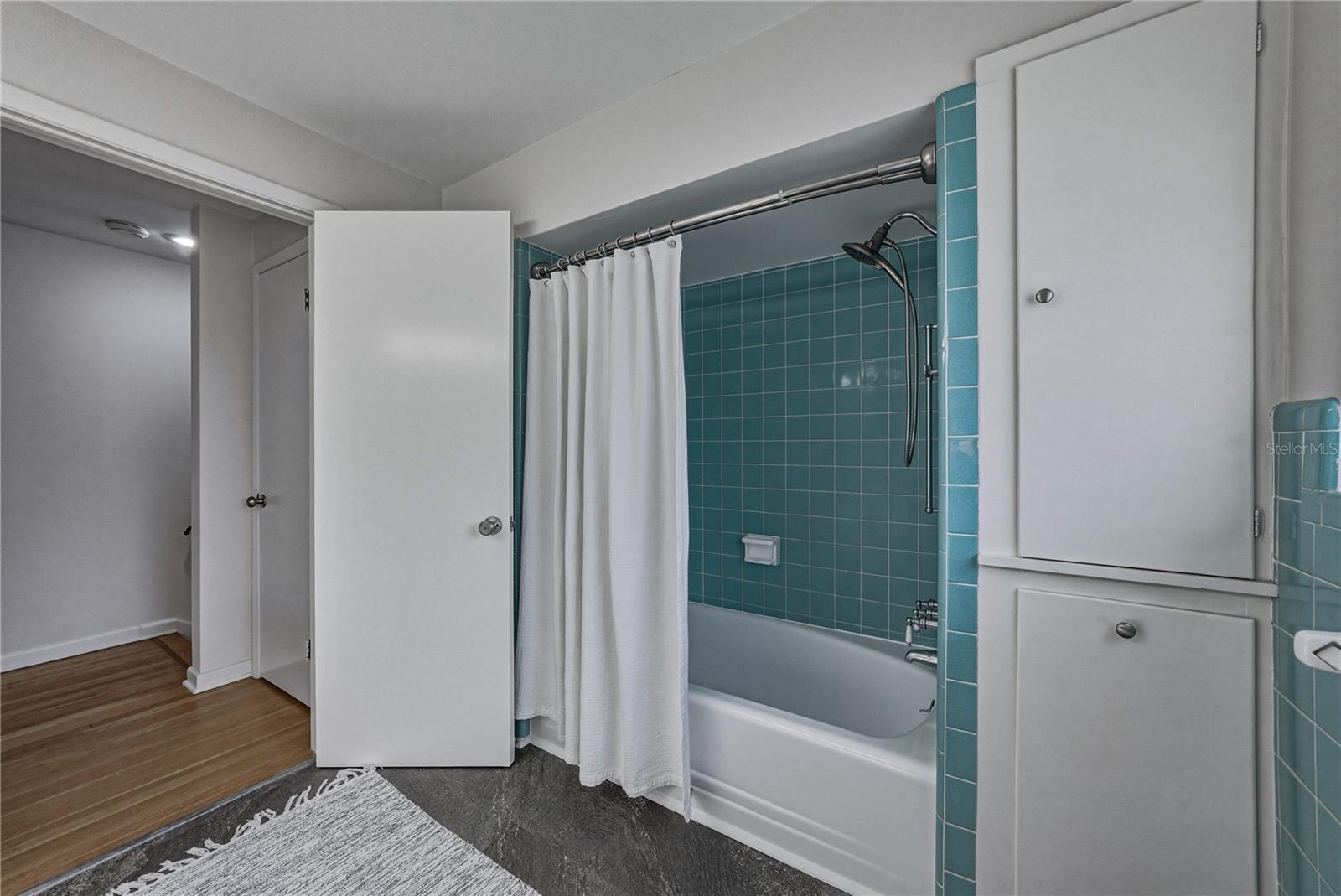 Image 32 of 74 For 2215 Woodbine Avenue