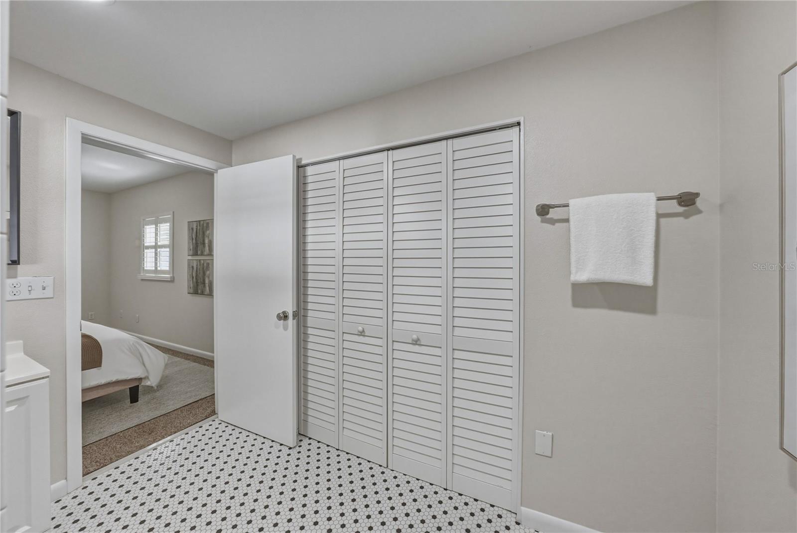 Image 26 of 69 For 1001 Euclid Avenue