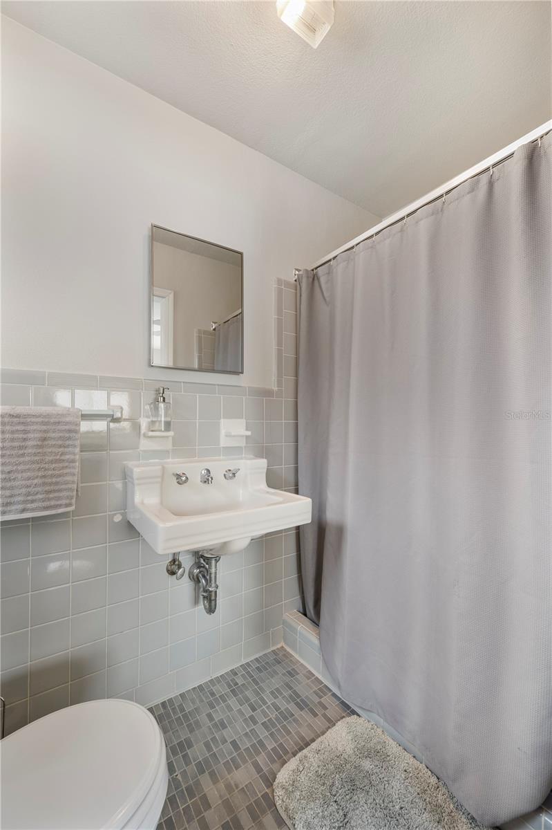 Image 18 of 34 For 2115 Eden Parkway