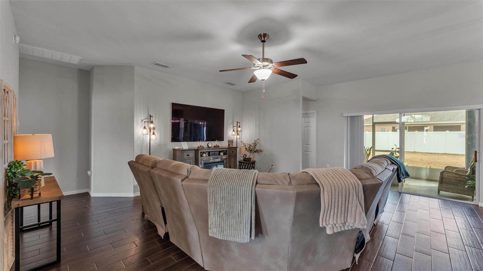 Image 11 of 55 For 2821 Sheldon Street