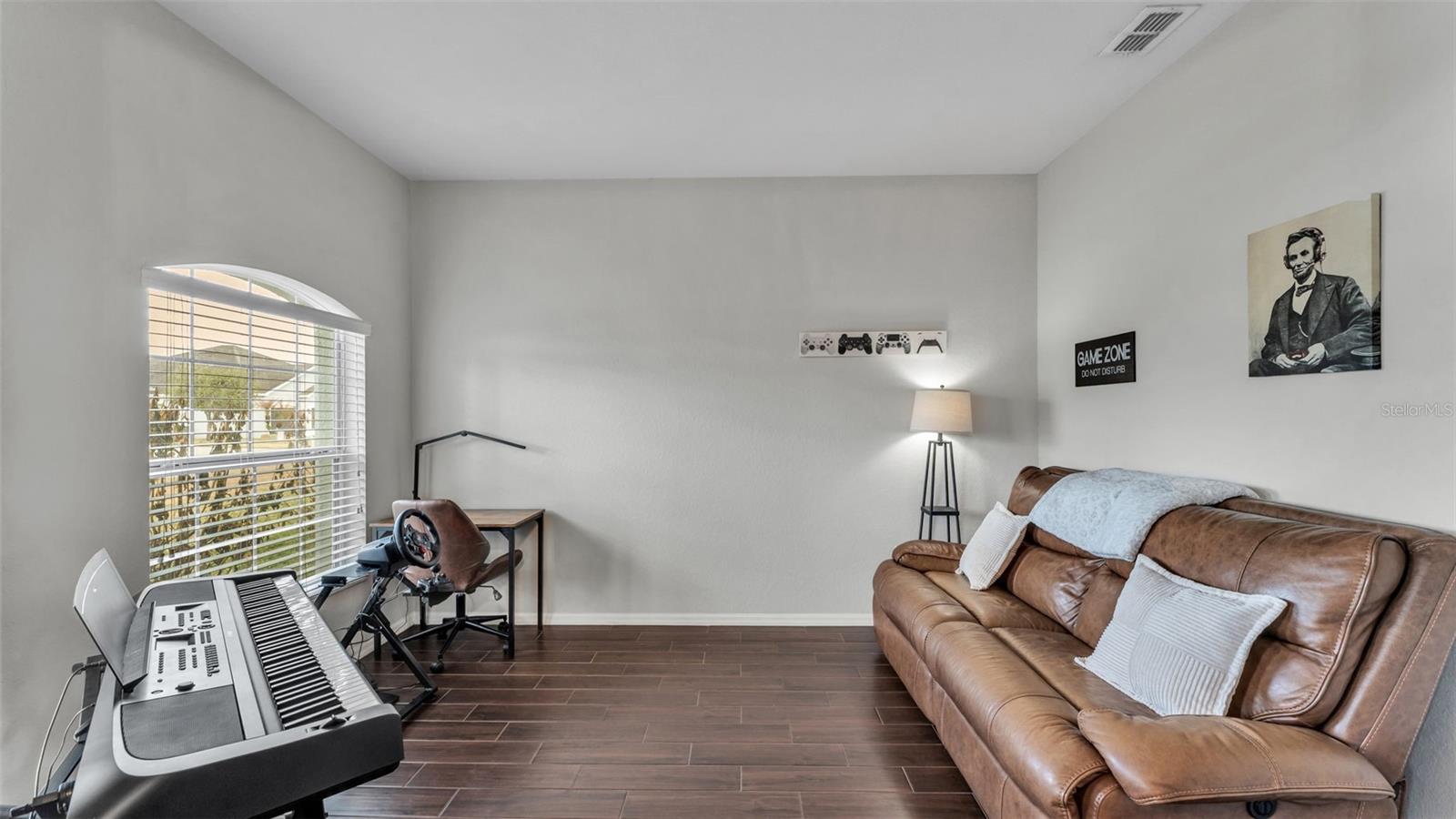 Image 15 of 55 For 2821 Sheldon Street