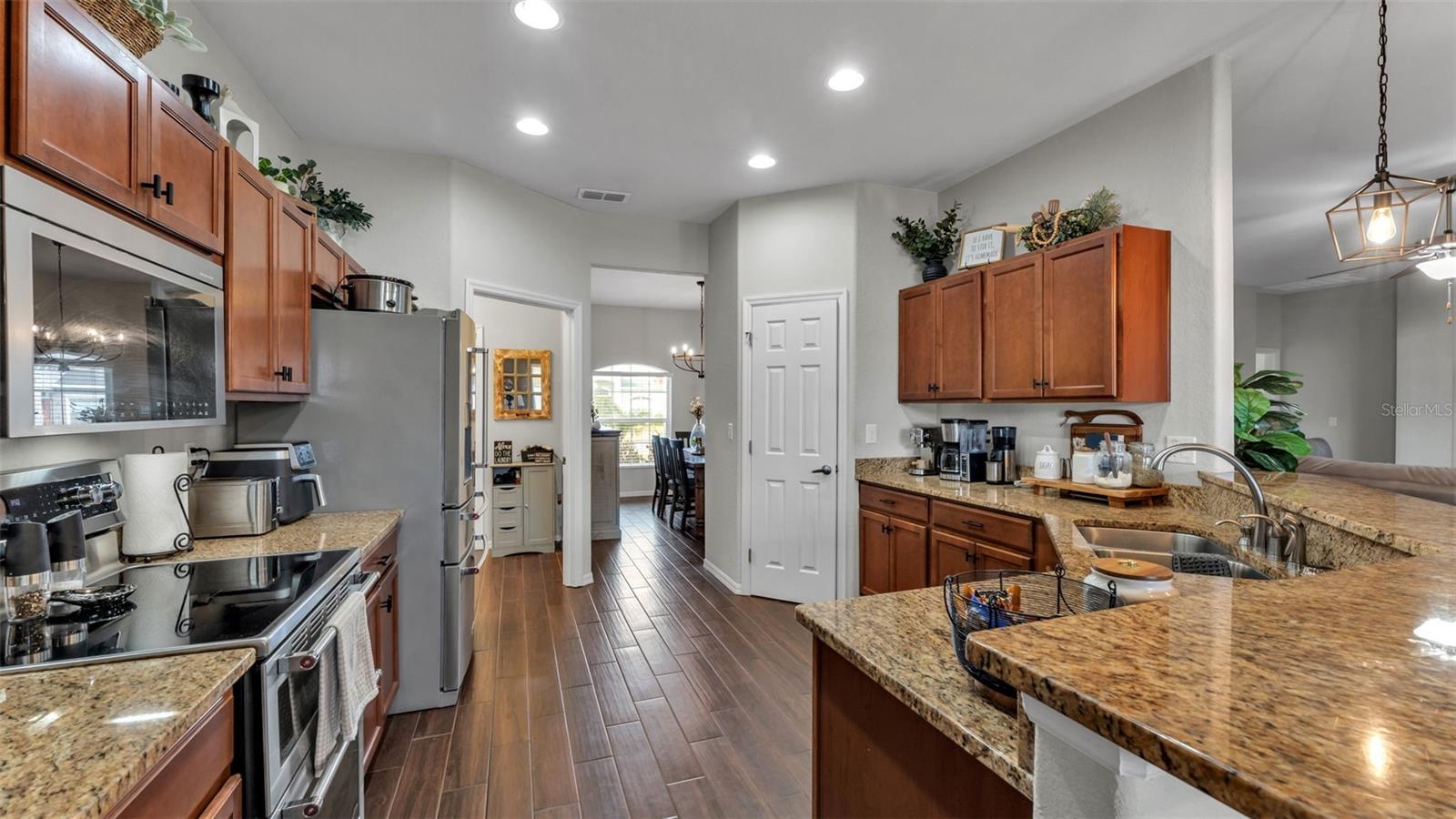 Image 19 of 55 For 2821 Sheldon Street