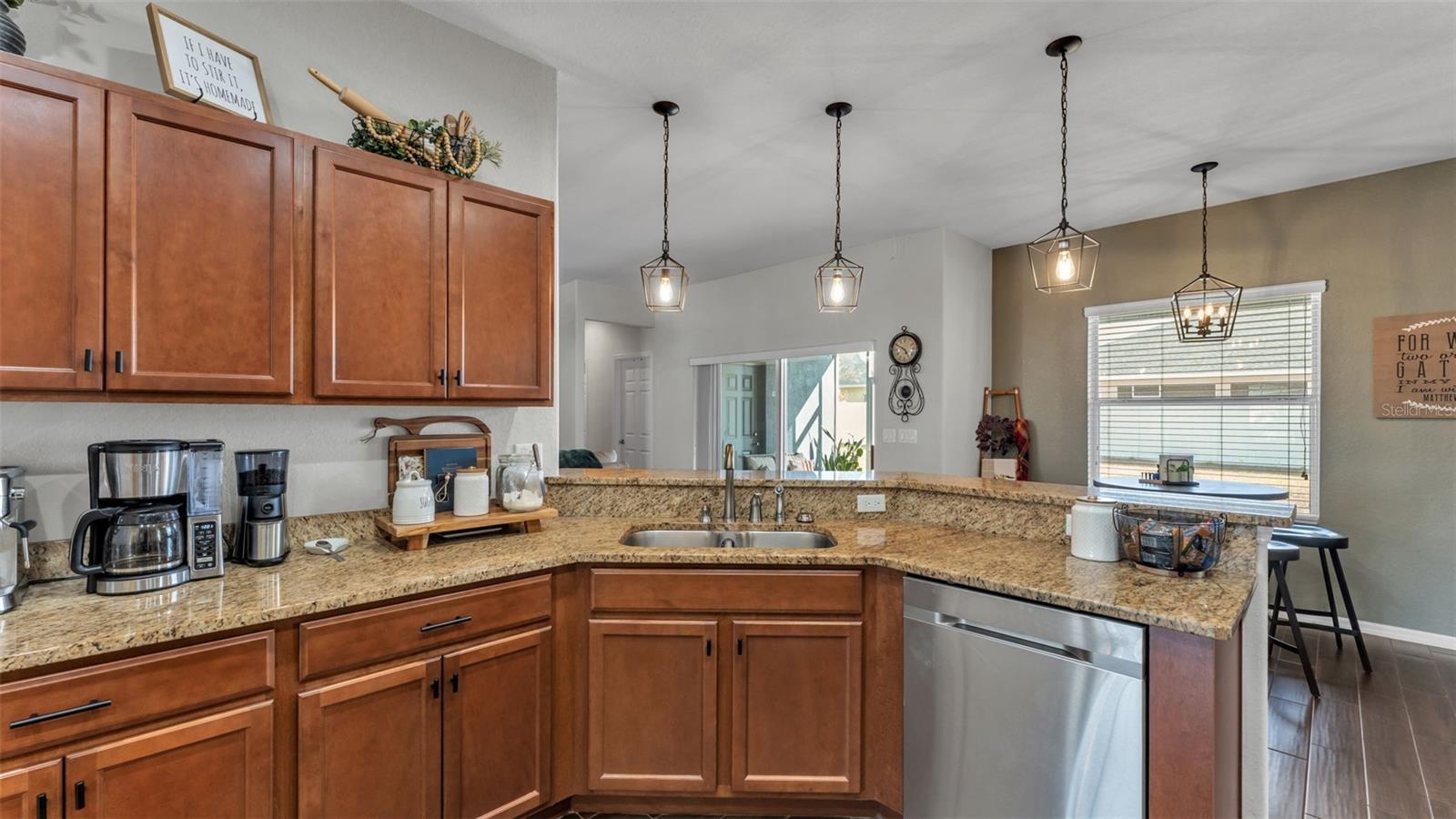 Image 21 of 55 For 2821 Sheldon Street