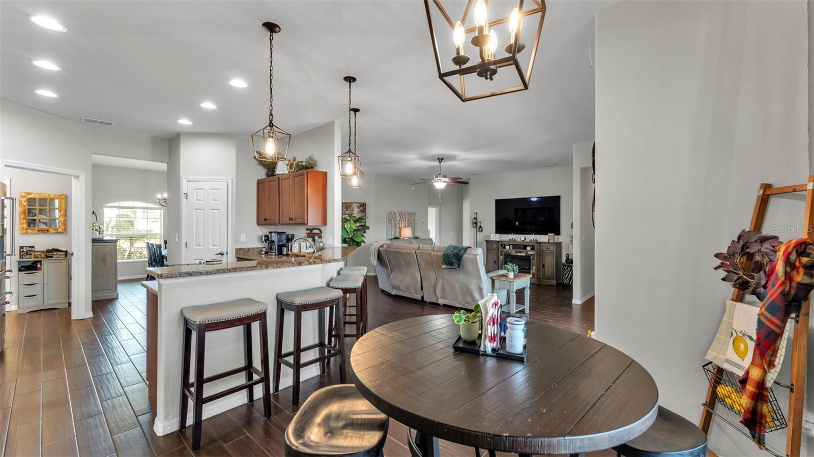 Image 22 of 55 For 2821 Sheldon Street