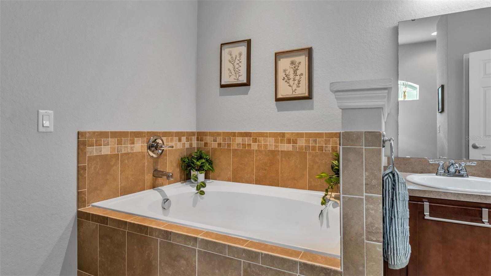 Image 29 of 55 For 2821 Sheldon Street