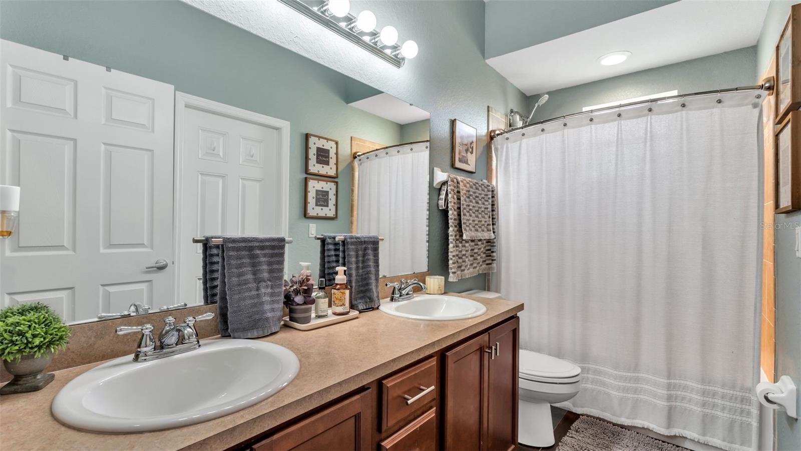 Image 31 of 55 For 2821 Sheldon Street