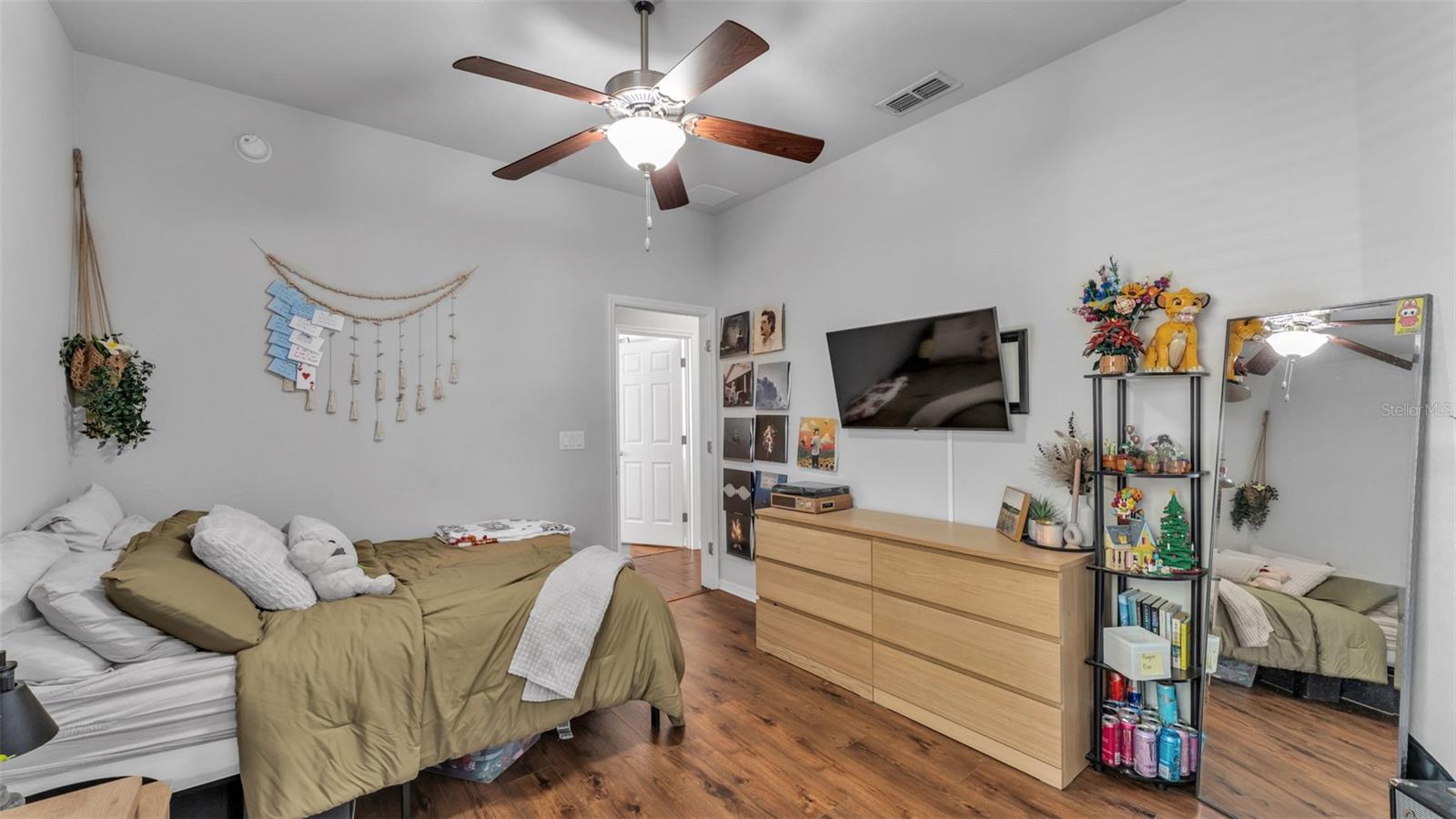 Image 35 of 55 For 2821 Sheldon Street