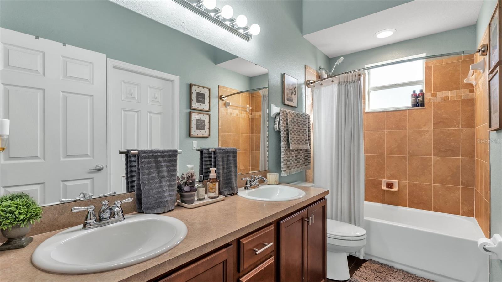 Image 36 of 55 For 2821 Sheldon Street