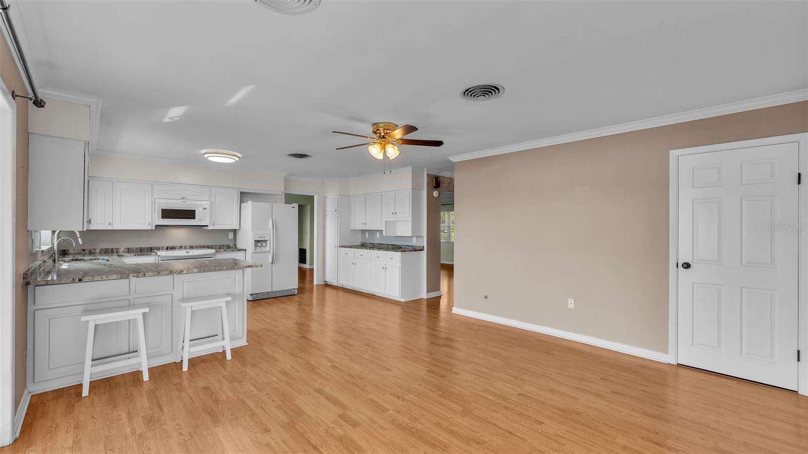 Image 14 of 58 For 274 Paradise Island Drive