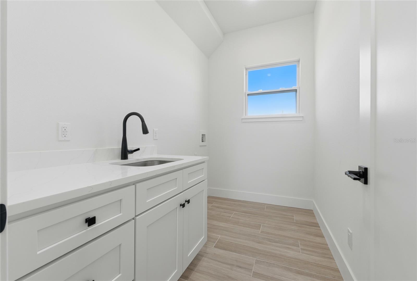 Image 50 of 92 For 336 Caladium Avenue