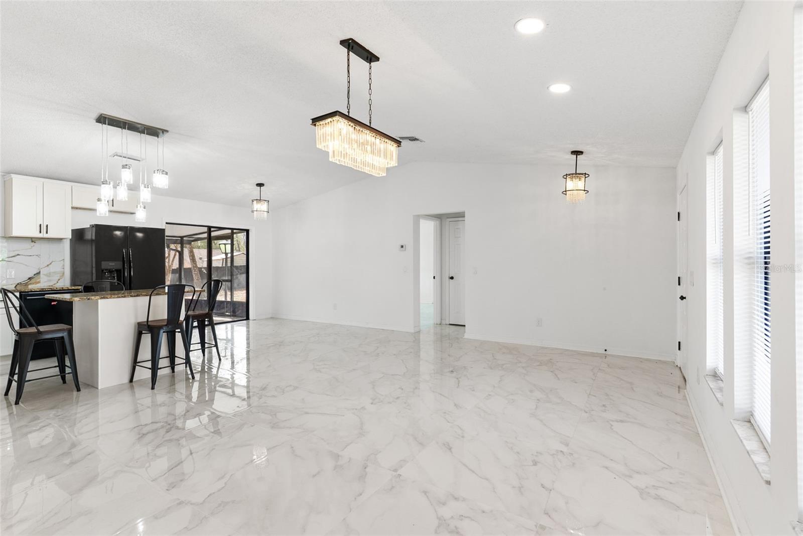 Image 10 of 47 For 6096 6080 Tremont Street