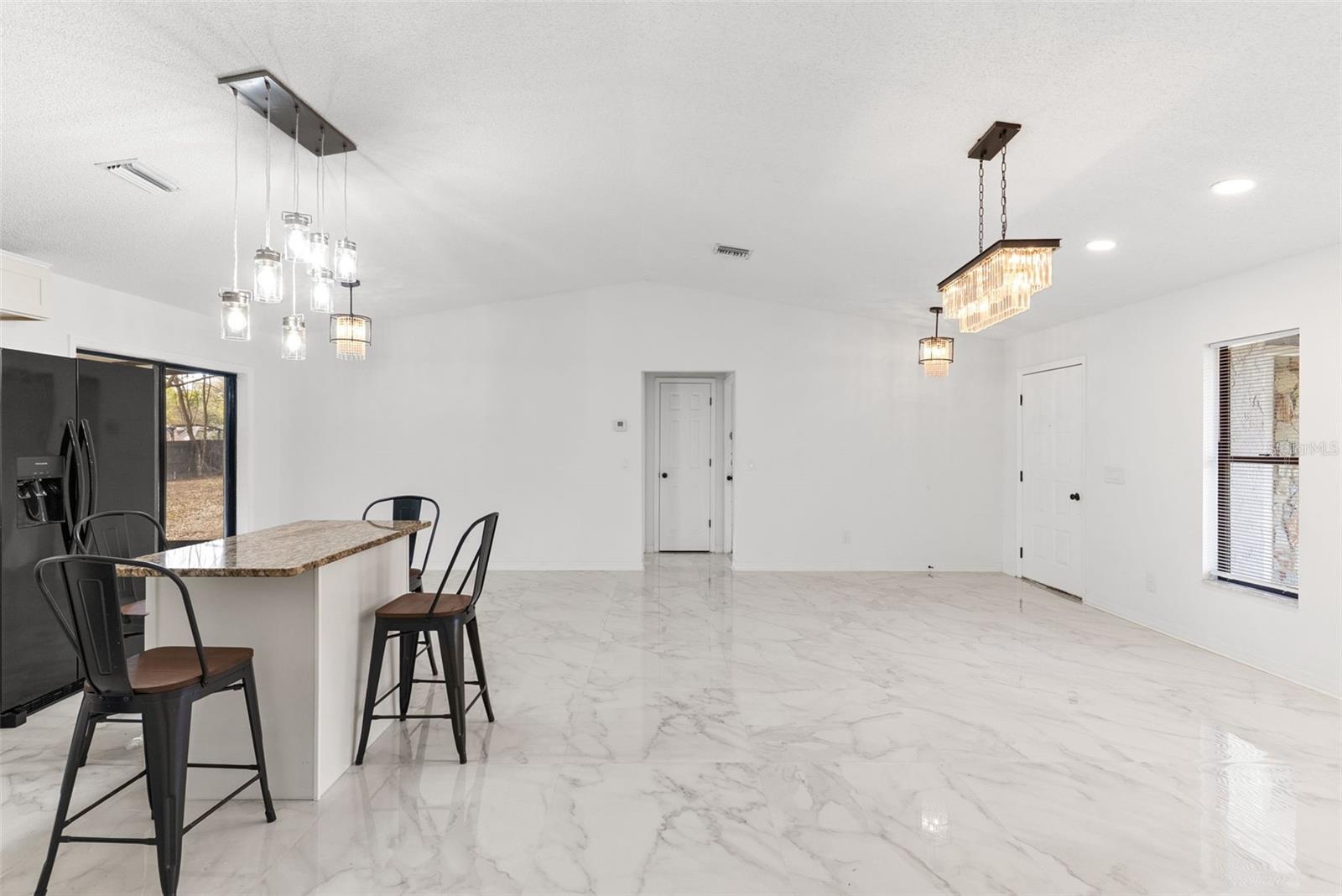 Image 12 of 47 For 6096 6080 Tremont Street