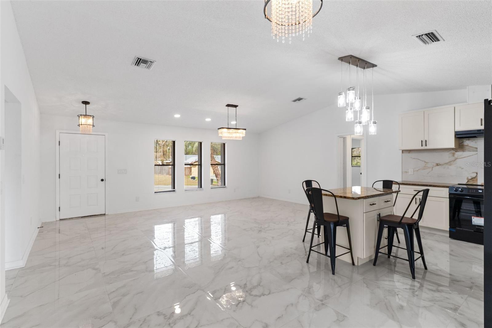 Image 13 of 47 For 6096 6080 Tremont Street