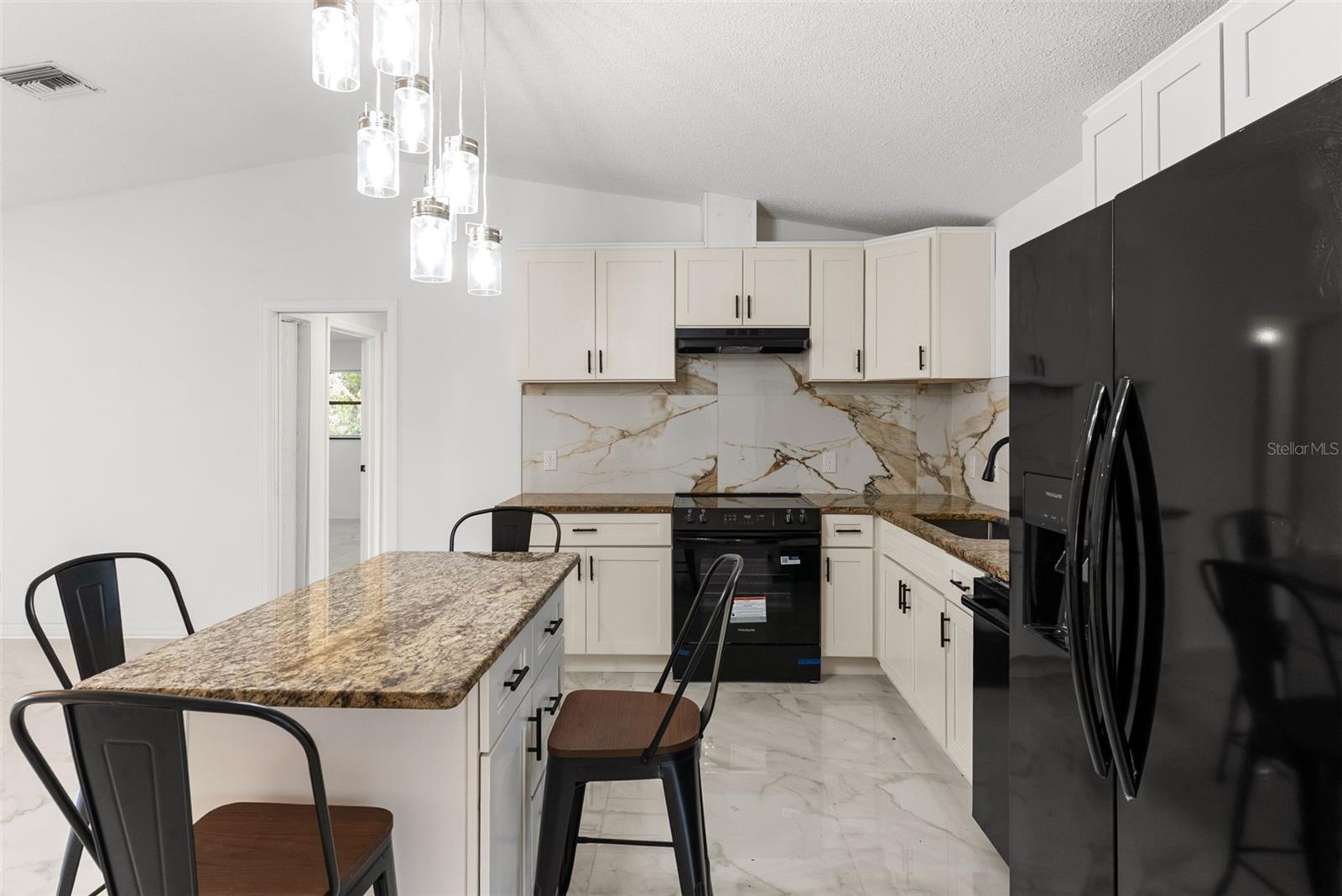 Image 16 of 47 For 6096 6080 Tremont Street