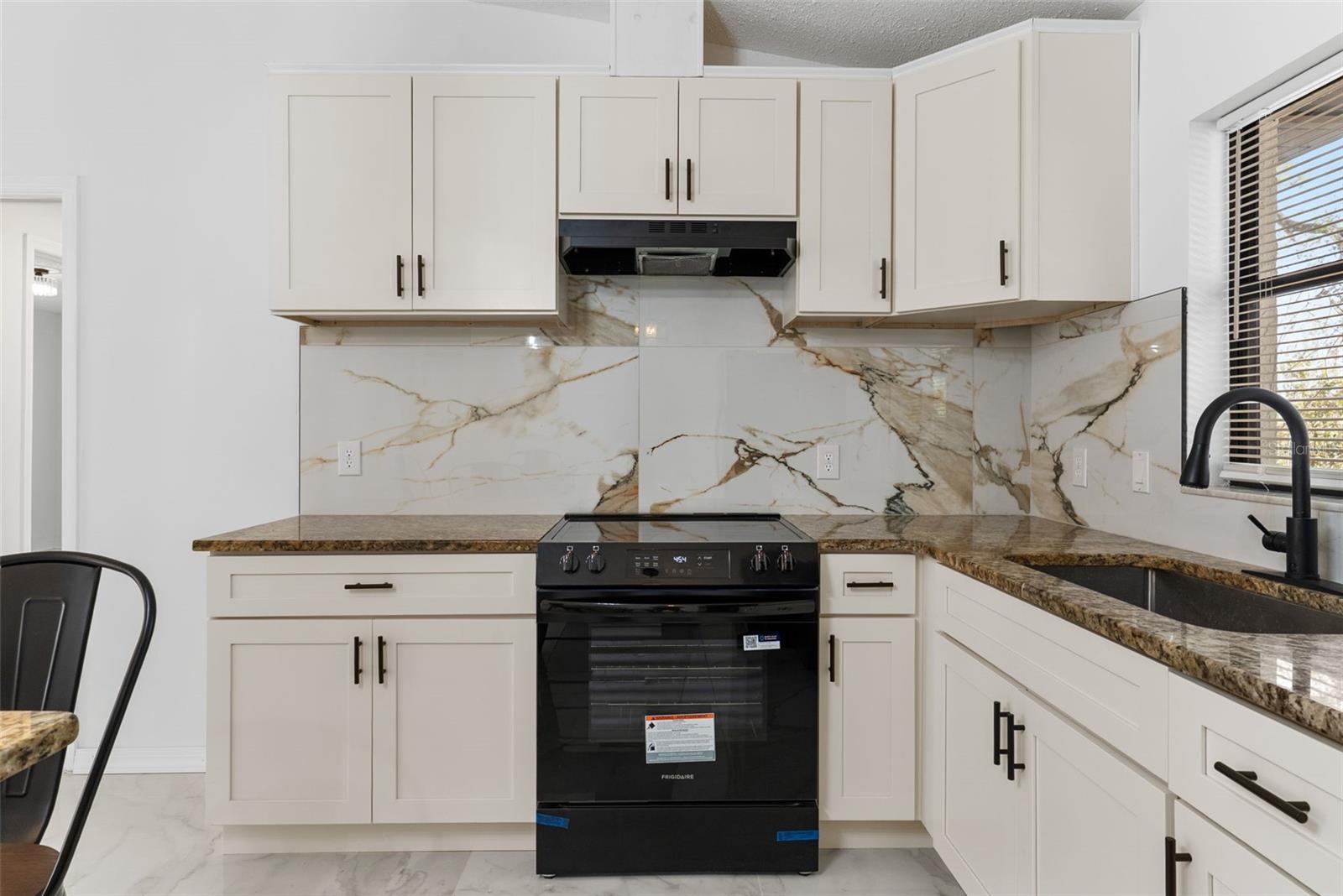 Image 17 of 47 For 6096 6080 Tremont Street