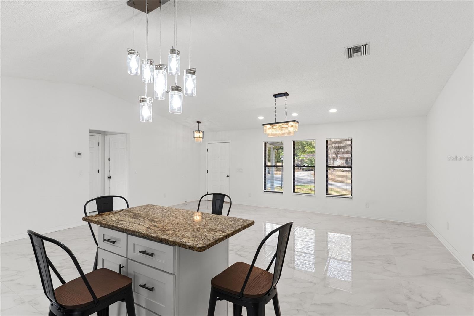 Image 19 of 47 For 6096 6080 Tremont Street