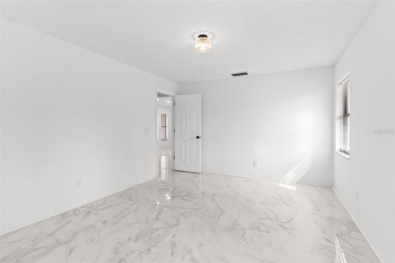 Image 21 of 47 For 6096 6080 Tremont Street