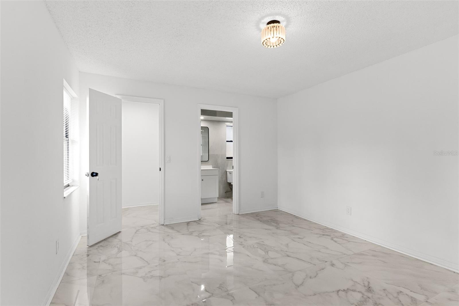 Image 22 of 47 For 6096 6080 Tremont Street