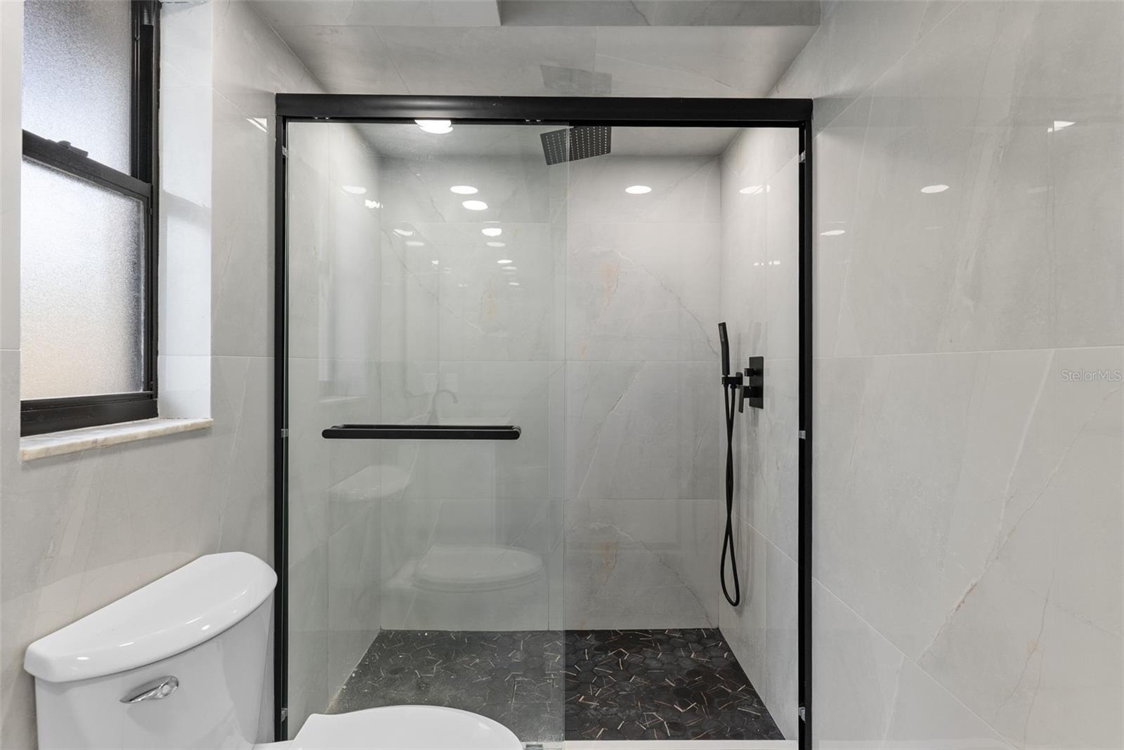 Image 24 of 47 For 6096 6080 Tremont Street