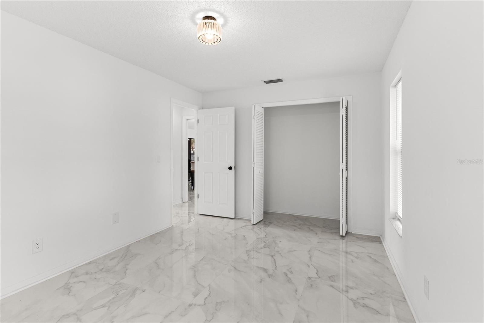 Image 27 of 47 For 6096 6080 Tremont Street