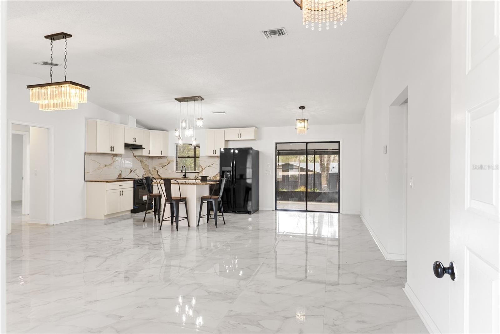 Image 8 of 47 For 6096 6080 Tremont Street