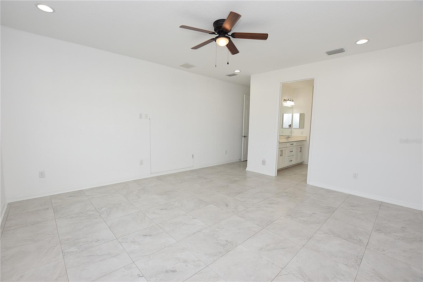 Image 31 of 76 For 3953 Aquilla Drive