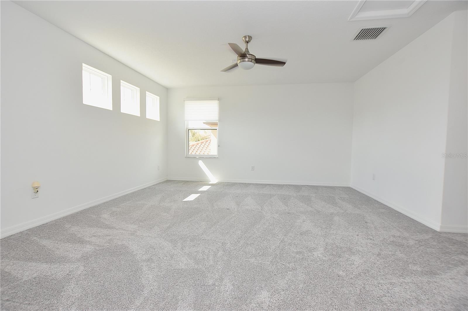 Image 41 of 76 For 3953 Aquilla Drive