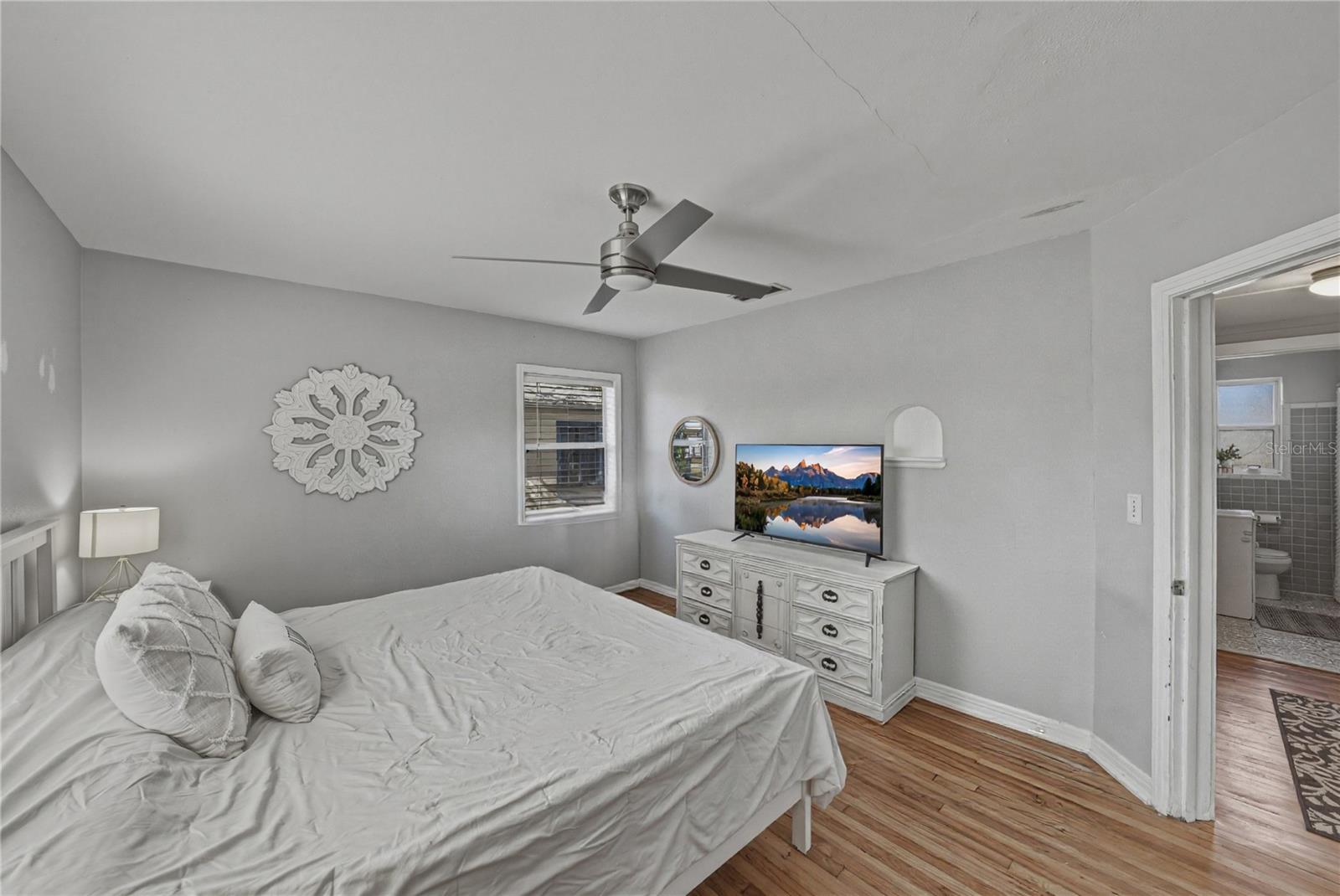 Image 12 of 31 For 2813 59th Avenue N