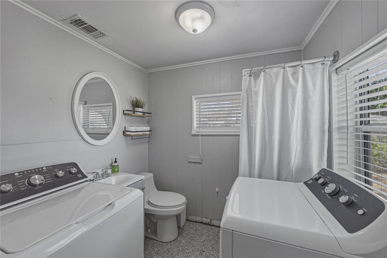 Image 21 of 31 For 2813 59th Avenue N