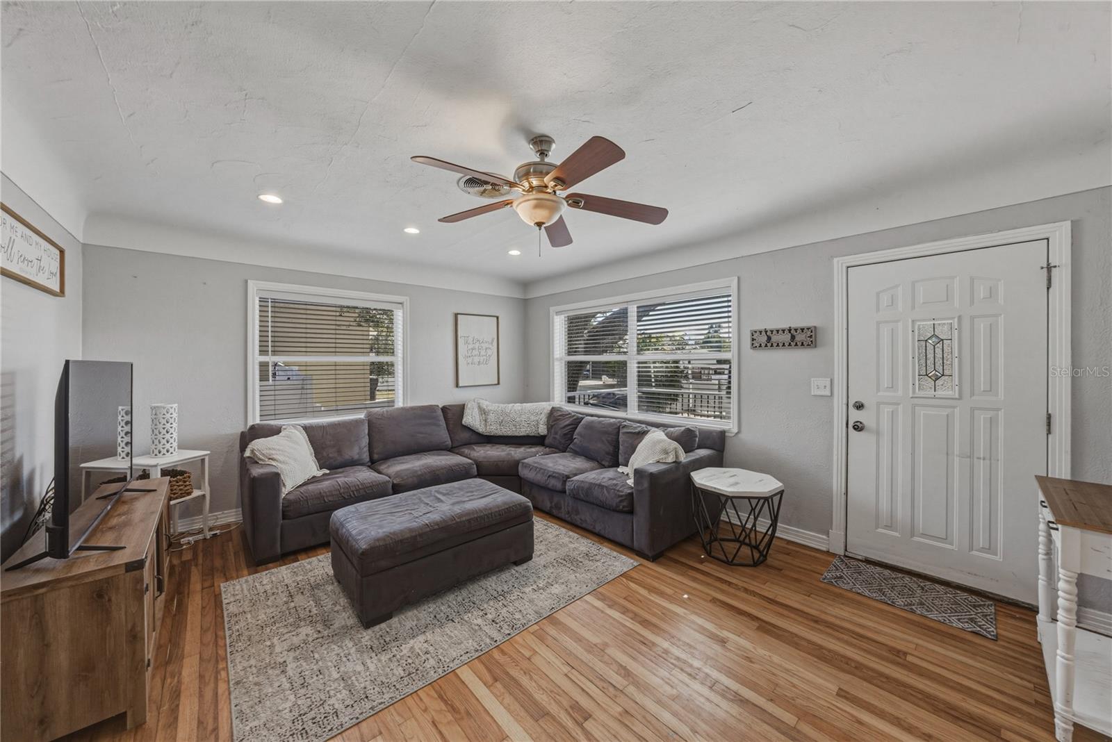 Image 4 of 31 For 2813 59th Avenue N