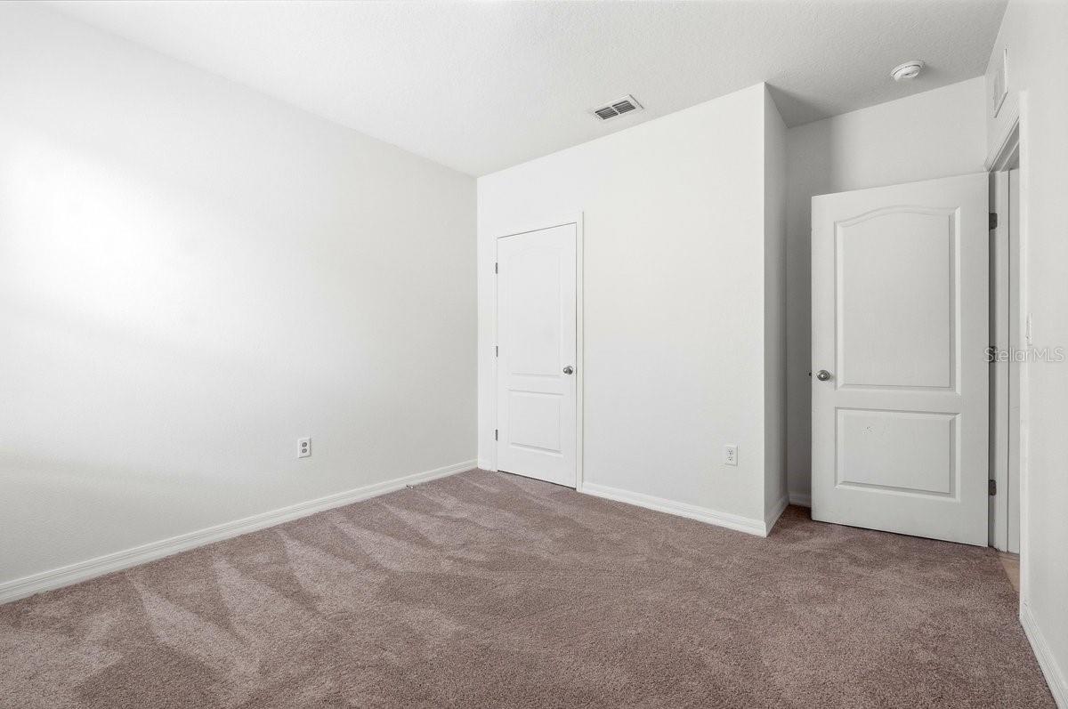 Image 18 of 29 For 920 Summer Glen Drive