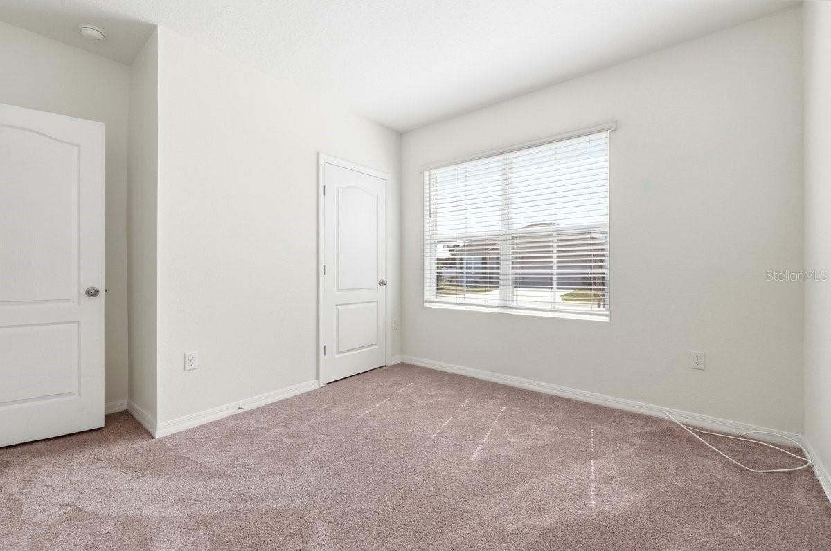 Image 21 of 29 For 920 Summer Glen Drive