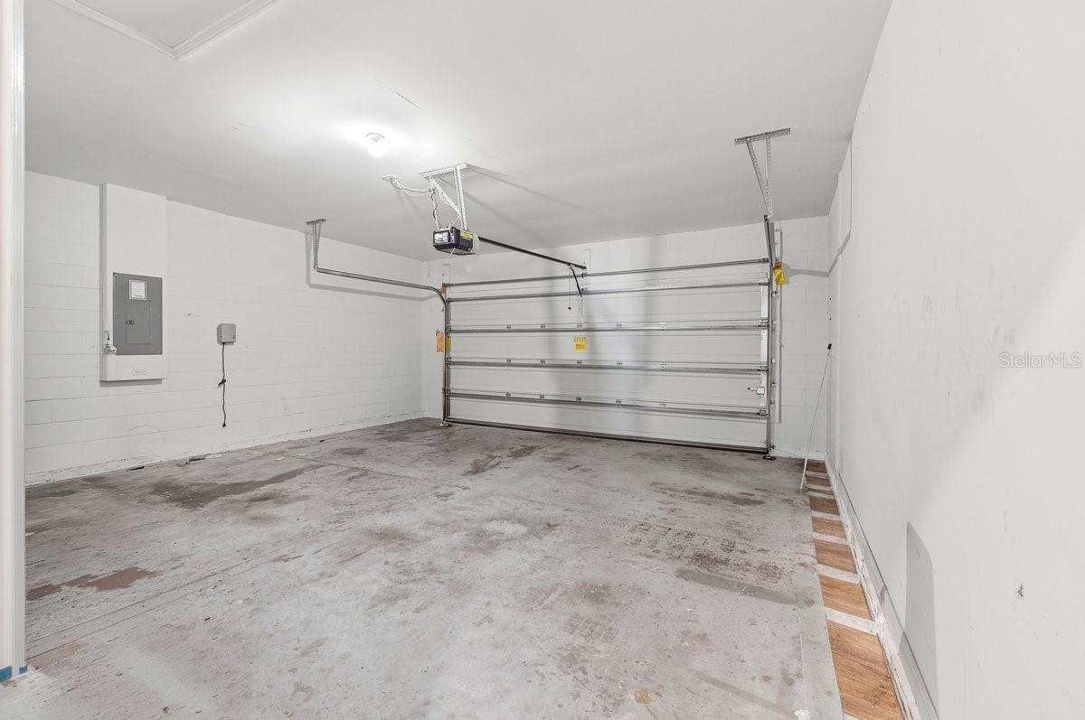 Image 24 of 29 For 920 Summer Glen Drive