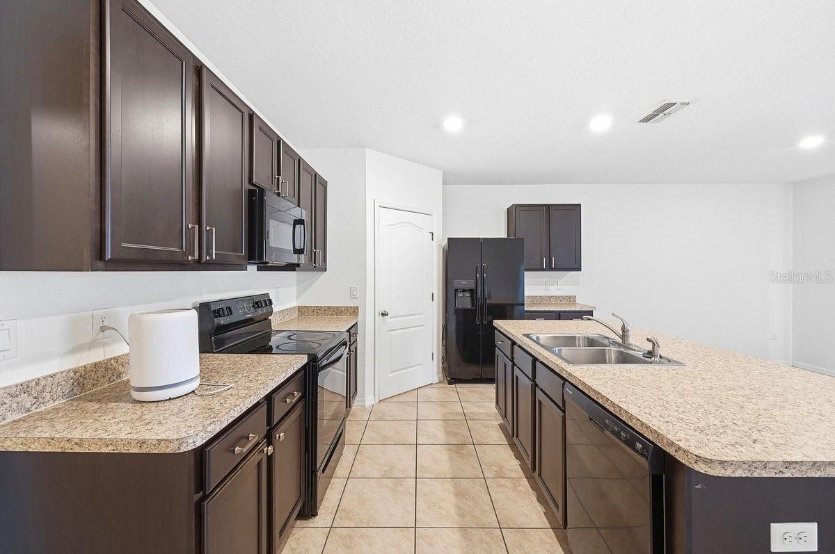 Image 8 of 29 For 920 Summer Glen Drive