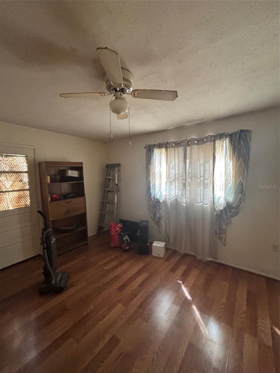 Image 11 of 24 For 216 Belmar Street