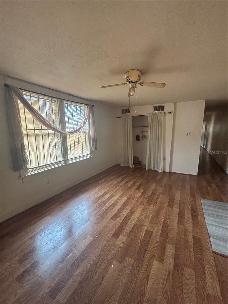 Image 4 of 24 For 216 Belmar Street