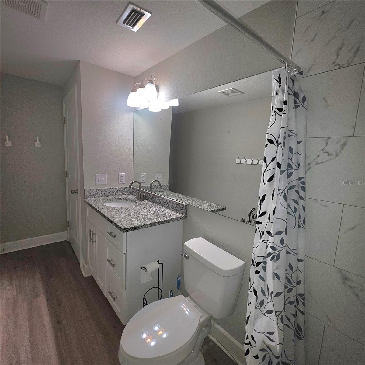 Image 10 of 23 For 416 Broadway Street