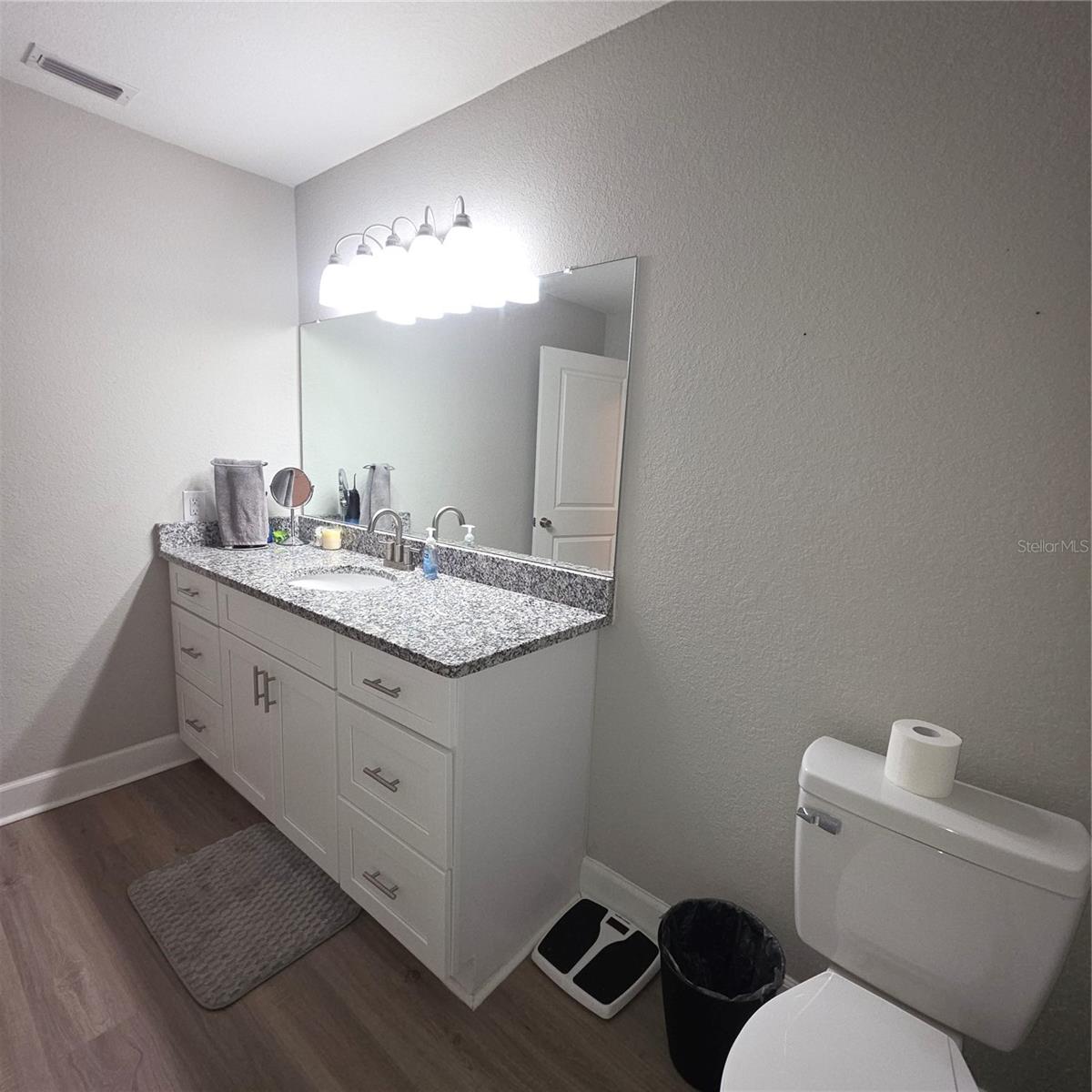 Image 15 of 23 For 416 Broadway Street