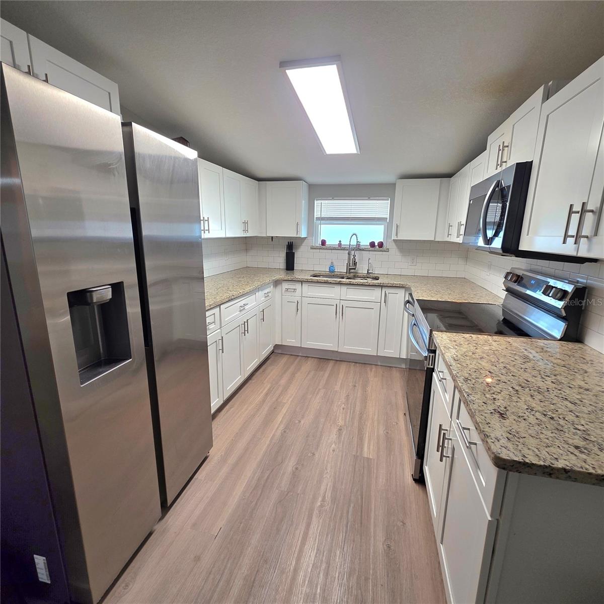 Image 3 of 23 For 416 Broadway Street